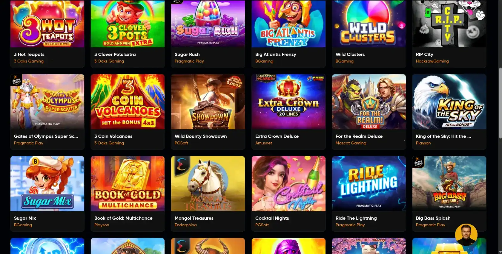 Spin City casino интерьер зала с игровыми автоматами